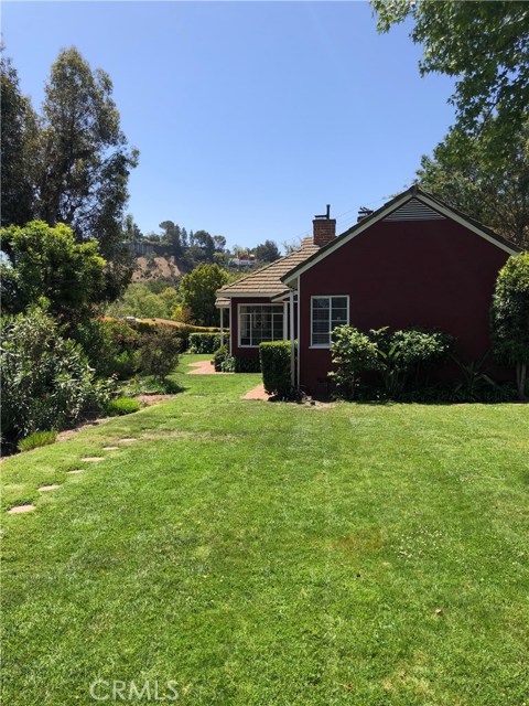 Detail Gallery Image 17 of 22 For 10525 Sandall Ln, Los Angeles,  CA 90077 - 2 Beds | 2 Baths
