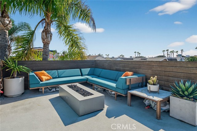 Detail Gallery Image 42 of 62 For 219 Colton, Newport Beach,  CA 92663 - 4 Beds | 3 Baths