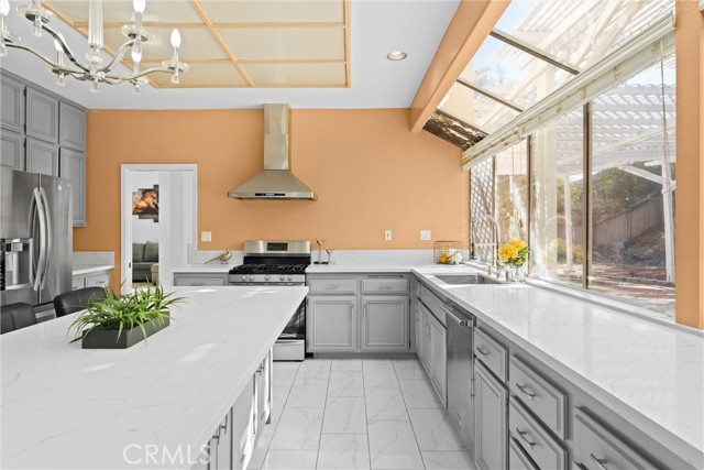 Detail Gallery Image 4 of 39 For 1020 La Salle Cir, Corona,  CA 92879 - 4 Beds | 3 Baths