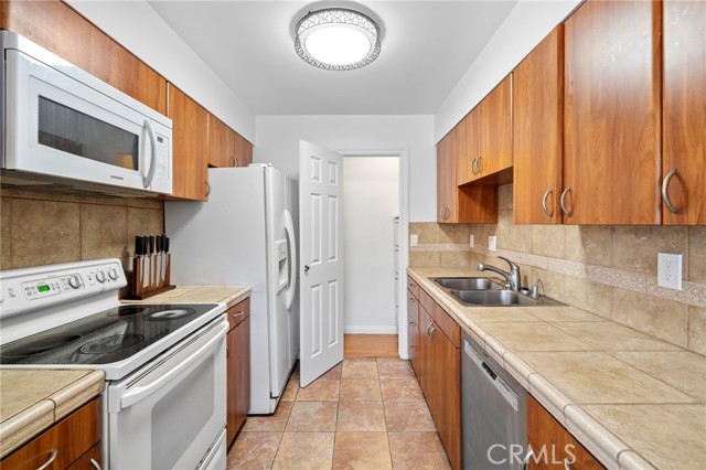 Detail Gallery Image 8 of 36 For 9745 Port Royal Cir, Huntington Beach,  CA 92646 - 2 Beds | 1/1 Baths