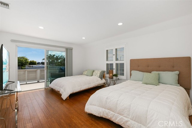 Detail Gallery Image 24 of 46 For 2516 University Dr, Newport Beach,  CA 92660 - 3 Beds | 2 Baths