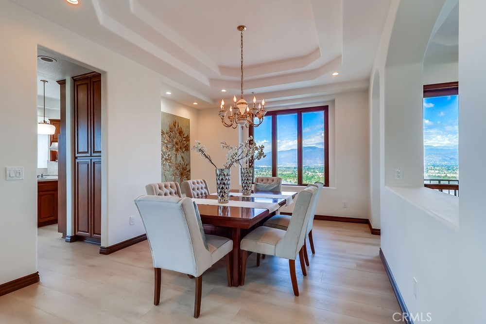 https://media.crmls.org/medias/f741d7d1-987a-4267-b5c0-8d3669008295.jpg?preset=X-Large
