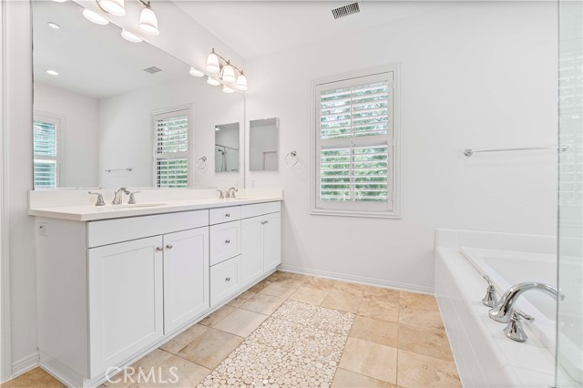 52 Norwich, Irvine CA: https://media.crmls.org/medias/f742456e-6a1d-4ec2-bf01-b774def1870b.jpg