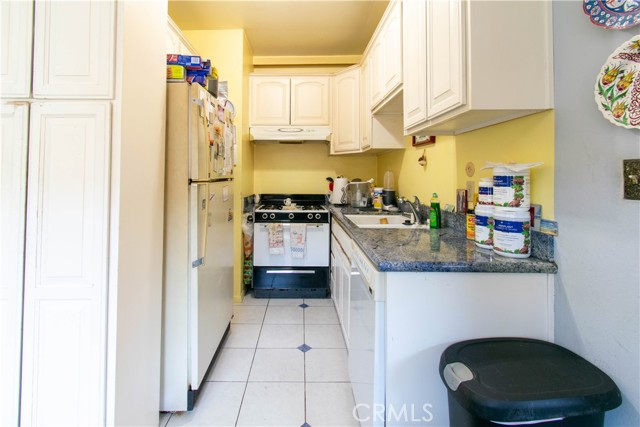 14560 Clark Street, Sherman Oaks CA: https://media.crmls.org/medias/f742d04f-f88f-4917-8663-c96204bf604e.jpg