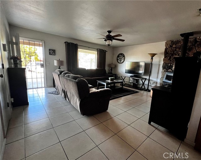 Detail Gallery Image 7 of 16 For 15353 El Centro Rd, Hesperia,  CA 92345 - 3 Beds | 2 Baths