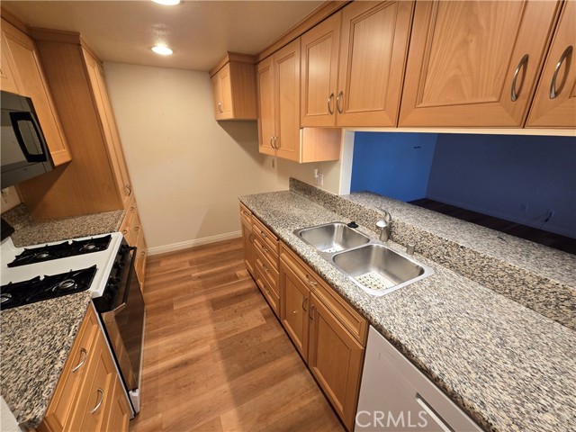 Detail Gallery Image 5 of 17 For 1227 N Kraemer Bld #8,  Placentia,  CA 92870 - 2 Beds | 1 Baths