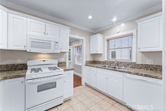 Detail Gallery Image 12 of 21 For 219 N Center St, Orange,  CA 92866 - 2 Beds | 2 Baths