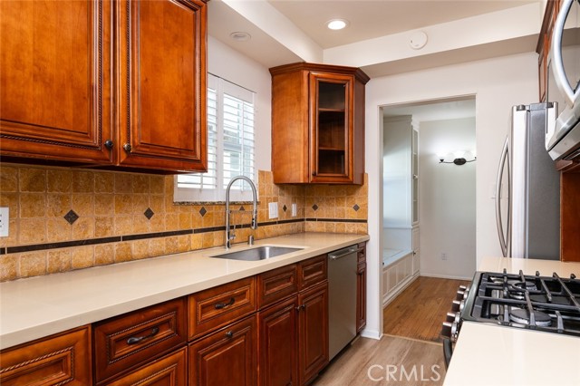 Detail Gallery Image 8 of 26 For 1241 Moncado Dr, Glendale,  CA 91207 - 3 Beds | 3 Baths