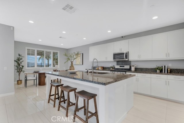 Detail Gallery Image 36 of 65 For 18348 Cachet, Canyon Country,  CA 91350 - 5 Beds | 5 Baths