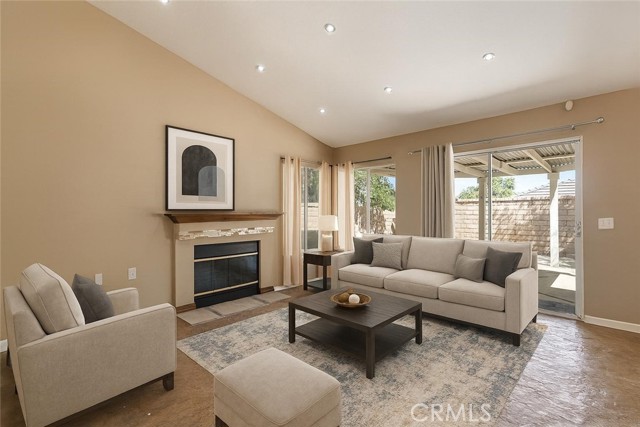 Detail Gallery Image 3 of 34 For 1715 Lake Way, Lancaster,  CA 93534 - 5 Beds | 3 Baths