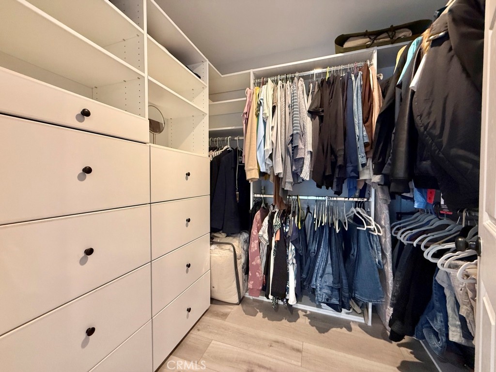 https://media.crmls.org/medias/f7451f4b-ec6d-4aa4-a0f5-fe78ebe272ea.jpg?preset=X-Large