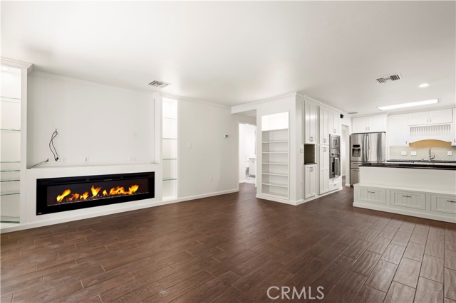 Detail Gallery Image 4 of 42 For 26824 Circle of the Oaks, Newhall,  CA 91321 - 2 Beds | 2 Baths