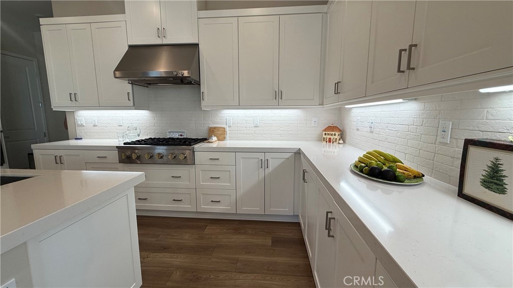 https://media.crmls.org/medias/f7469a30-6e20-4fc3-80dd-cf9d6664cea8.jpg?preset=X-Large