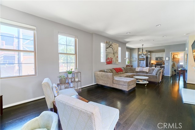 Detail Gallery Image 4 of 39 For 303 Market Ct, Fullerton,  CA 92832 - 3 Beds | 3 Baths