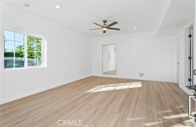 Detail Gallery Image 5 of 5 For 8438 Gloria Ave, North Hills,  CA 91343 - 0 Beds | 1 Baths