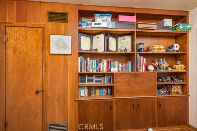 Image 17 of 30 For 4423 Maplewood Place