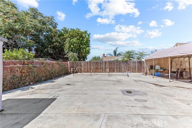 225 S Kern Avenue, Los Angeles CA: https://media.crmls.org/medias/f749267c-ee02-4d03-9eb7-e72326872046.jpg