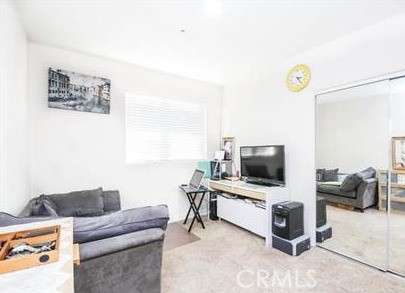 https://media.crmls.org/medias/f74a59c4-07f0-4f6f-801e-2d91dadccf09.jpg?preset=X-Large