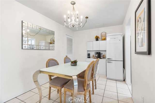 Detail Gallery Image 8 of 39 For 1105 N Dresden #52,  Anaheim,  CA 92801 - 3 Beds | 2/1 Baths