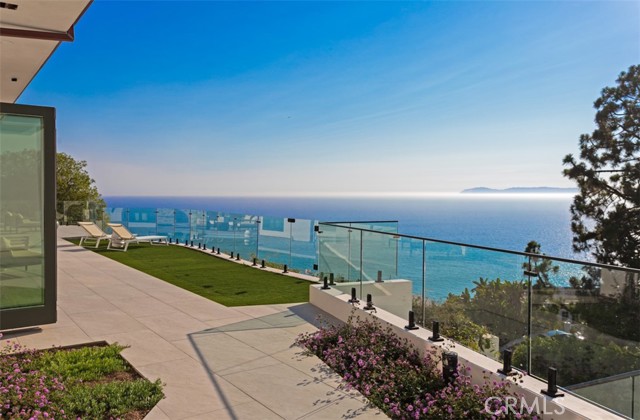 31 N Vista De Catalina, Laguna Beach CA: https://media.crmls.org/medias/f74bda15-2329-4943-879c-a520768c4947.jpg