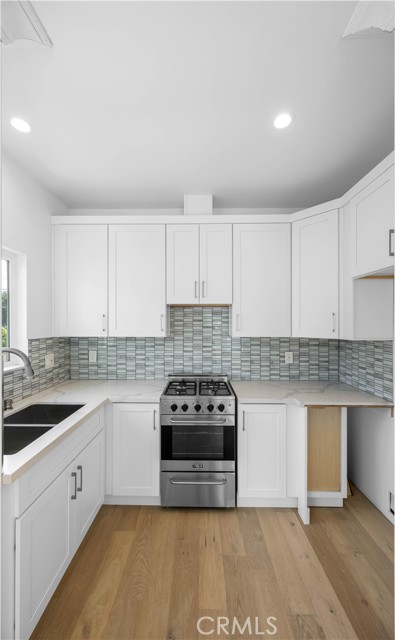 828 E Olive Avenue, Burbank CA: https://media.crmls.org/medias/f74c2f1d-b81e-4d6b-87b7-37aae5d9d842.jpg