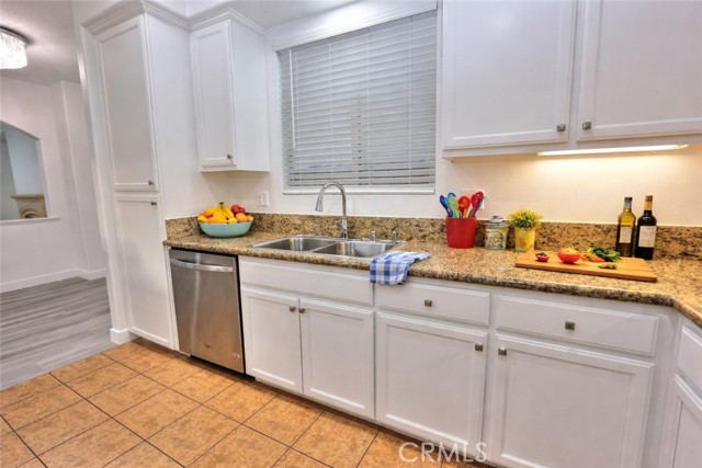 Detail Gallery Image 6 of 32 For 858 Calaveras, Corona,  CA 92878 - 4 Beds | 2/1 Baths