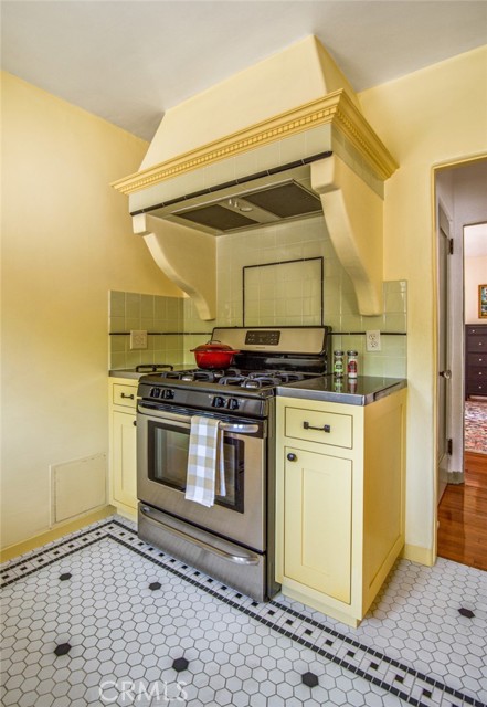 Detail Gallery Image 20 of 38 For 8246 4th St, Los Angeles,  CA 90048 - 2 Beds | 2 Baths