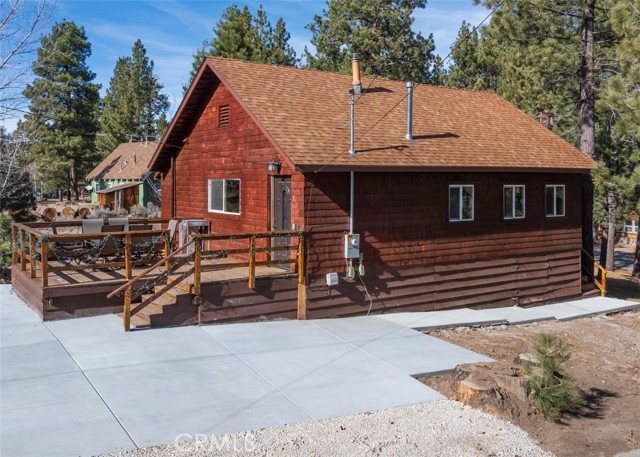 39961 Lakeview Drive, Big Bear Lake CA: https://media.crmls.org/medias/f74e2002-db75-42ed-b5e2-0cc7a62f3a07.jpg