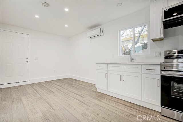 Detail Gallery Image 8 of 16 For 16503 Kingsbury St, Granada Hills,  CA 91344 - 1 Beds | 1 Baths