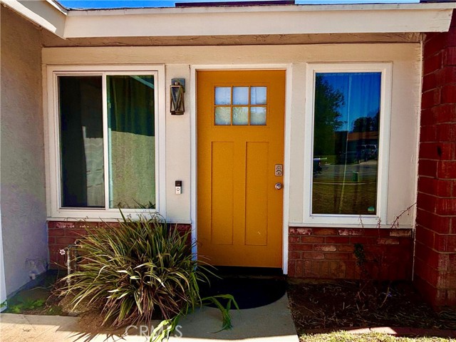 Detail Gallery Image 3 of 18 For 2969 Crestwood Pl, Riverside,  CA 92503 - 3 Beds | 2 Baths