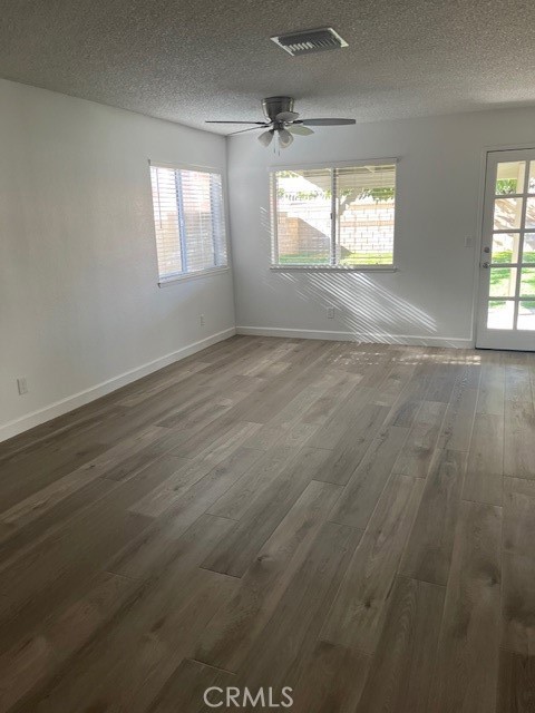 Detail Gallery Image 10 of 14 For 44147 Jamie Ct, Lancaster,  CA 93536 - 3 Beds | 2/1 Baths