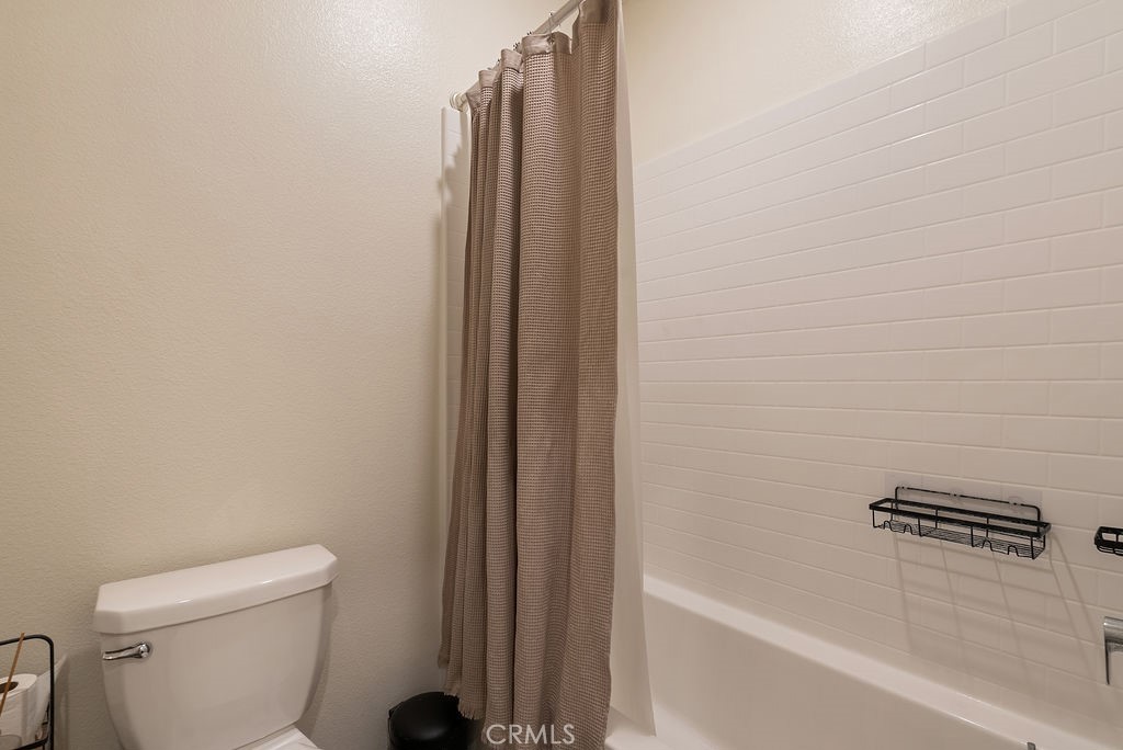 https://media.crmls.org/medias/f750643a-deed-4c30-91ea-93cc77dea8b8.jpg?preset=X-Large