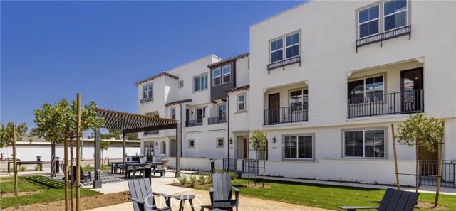 Detail Gallery Image 1 of 7 For 1313 Cantada Ct, El Cajon,  CA 92019 - 3 Beds | 3 Baths