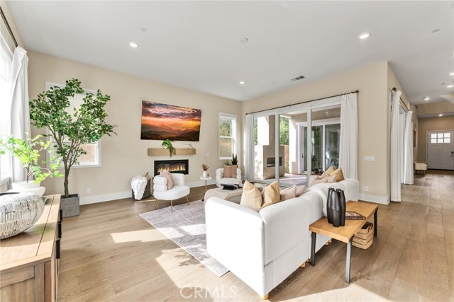 Detail Gallery Image 12 of 51 For 114 Crossover, Irvine,  CA 92618 - 5 Beds | 5/2 Baths