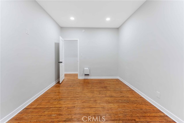 1236 S Cloverdale Avenue, Los Angeles CA: https://media.crmls.org/medias/f753756c-85fa-4c3e-8bcc-a10e2d34eb8e.jpg
