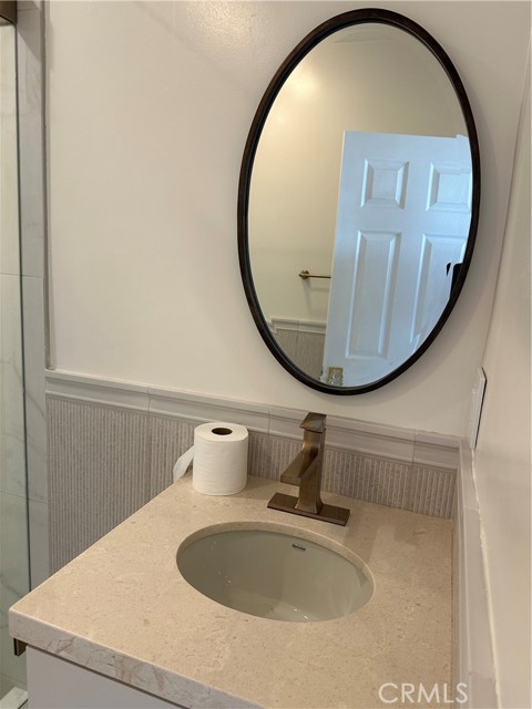 Detail Gallery Image 5 of 7 For 3309 Highland Ave., Manhattan Beach,  CA 90266 - 2 Beds | 1 Baths
