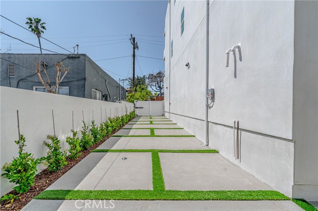 Detail Gallery Image 48 of 61 For 616 N Rampart Bld, Silver Lake Los Angeles,  CA 90026 - 4 Beds | 3/1 Baths