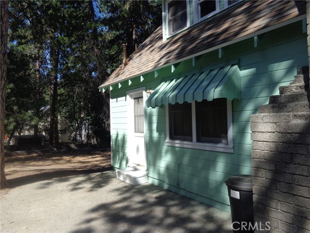 Left side with door to kitchen