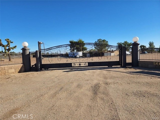 9930 Desert Lane, Phelan CA: https://media.crmls.org/medias/f753bb83-84ce-4e99-b0ea-7b195473151e.jpg