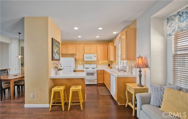 Detail Gallery Image 6 of 33 For 28254 Canterbury Ct, Valencia,  CA 91354 - 2 Beds | 2/1 Baths