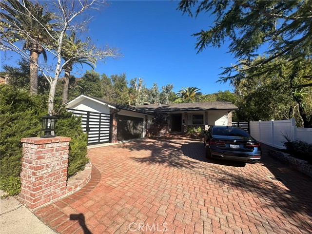 Detail Gallery Image 2 of 36 For 10836 Burland Ave, Tujunga,  CA 91042 - 3 Beds | 2 Baths