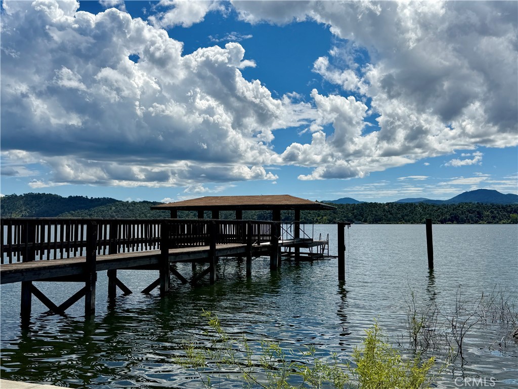 https://media.crmls.org/medias/f755c76d-2333-471d-97b9-39d5223415fd.jpg?preset=X-Large