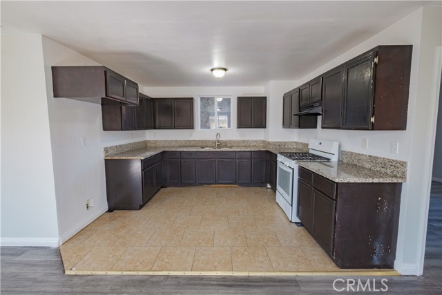 Detail Gallery Image 8 of 37 For 149 W Colden, Los Angeles,  CA 90003 - – Beds | – Baths