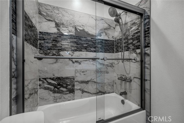 16866 Kingsbury photo 30