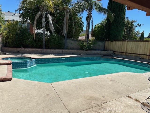 76 Ilex Drive, Newbury Park CA: https://media.crmls.org/medias/f756b639-3c3f-4e48-abf7-aa7feaa3bd32.jpg