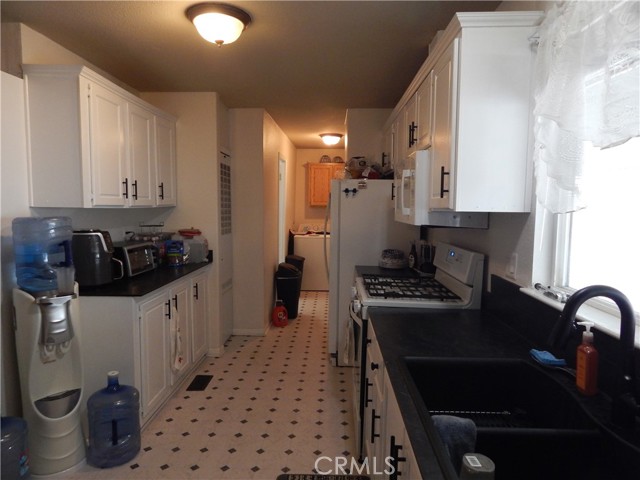 2200 W WILSON, Banning CA: https://media.crmls.org/medias/f756e486-0729-40ef-9c51-9c393fda1675.jpg
