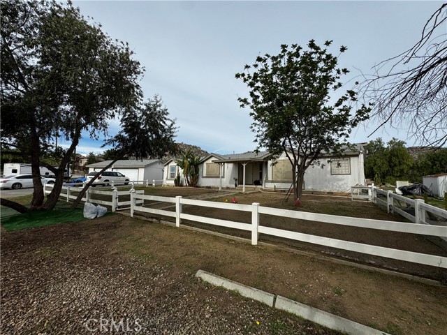 Detail Gallery Image 2 of 10 For 25120 Charina Ln, Homeland,  CA 92548 - 3 Beds | 2 Baths