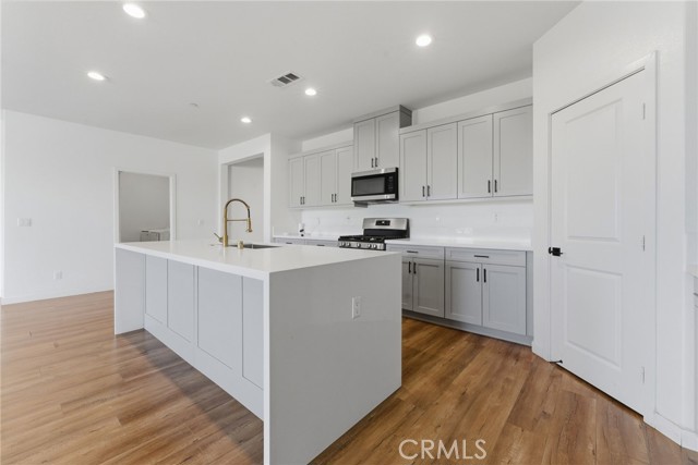 Detail Gallery Image 9 of 32 For 10710 Brookfield Dr, Riverside,  CA 92505 - 5 Beds | 3 Baths