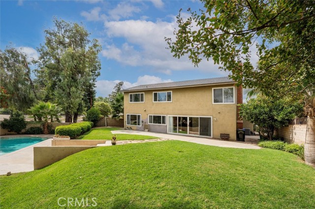 Detail Gallery Image 2 of 36 For 25492 via Dalia, Valencia,  CA 91355 - 5 Beds | 3 Baths