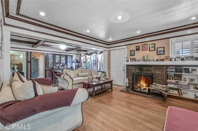 5725 5th Avenue, Los Angeles CA: https://media.crmls.org/medias/f75b6e78-51de-4501-91dd-c88ce56e8c7e.jpg